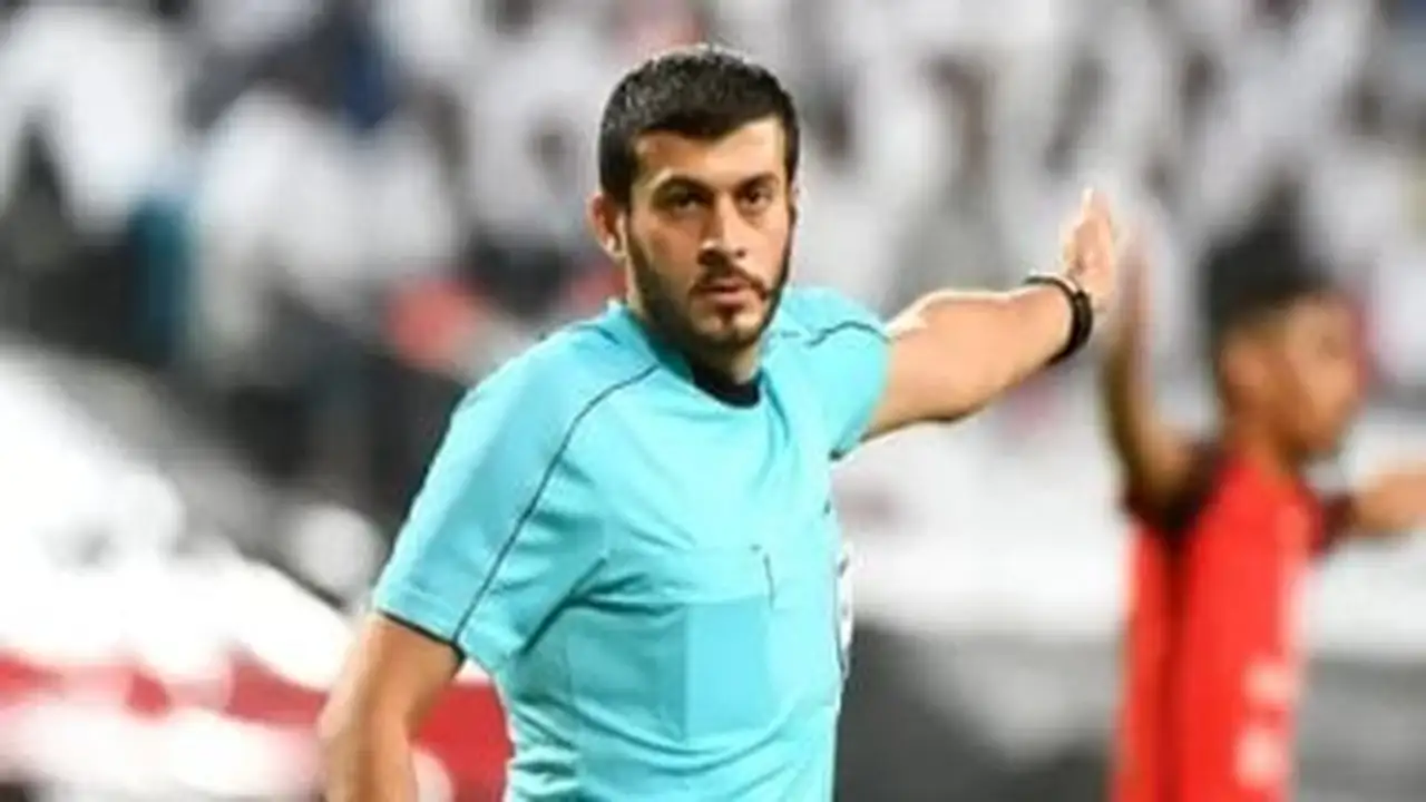 الحكم الإماراتي عمر العلي يقود مباراة مصر ضد نيوزيلندا